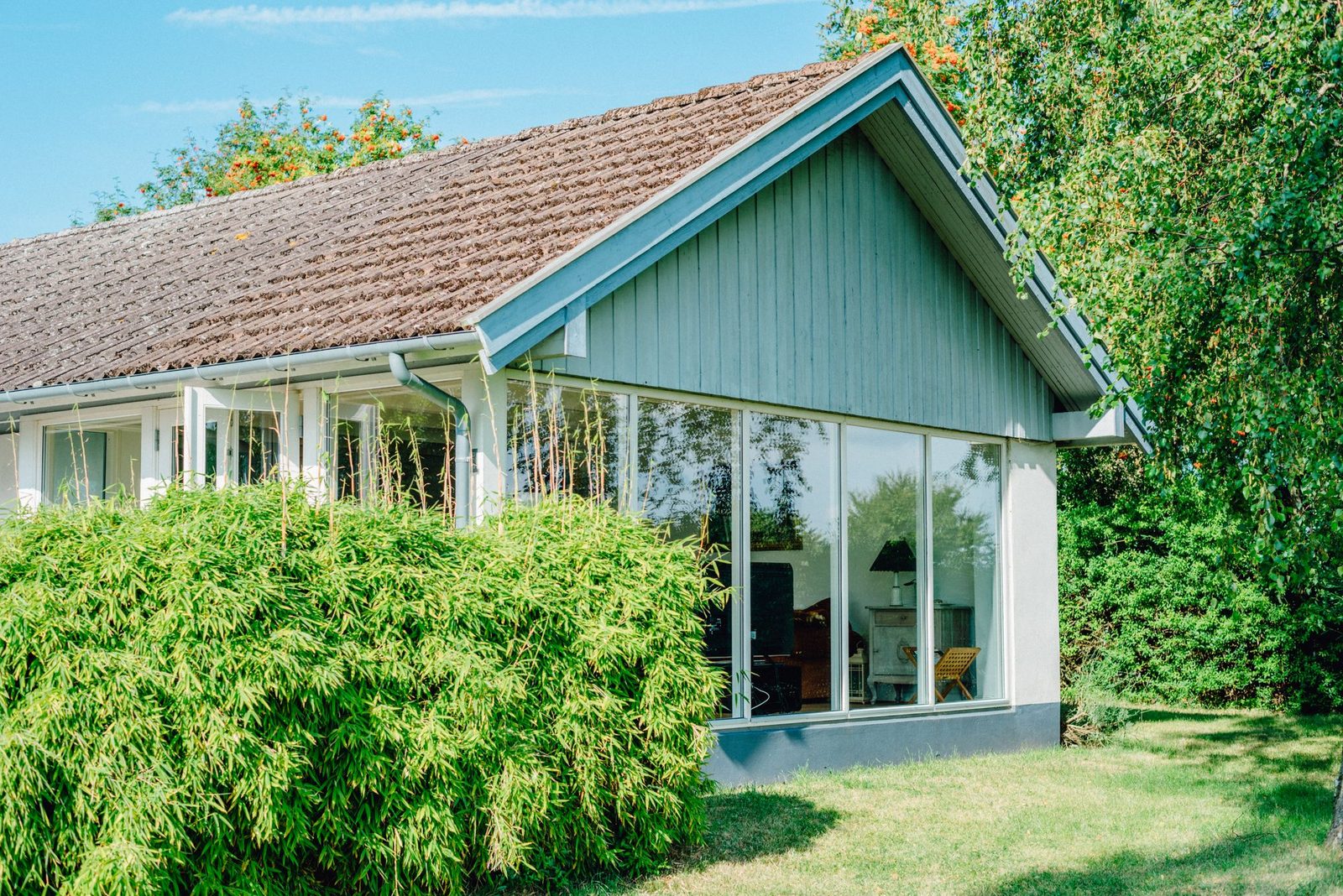 Bungalow veranda and glass room suited to a gull wing conservatory roof